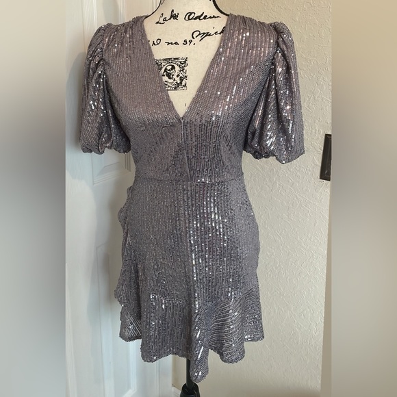 RAHI Dresses & Skirts - NWT- RAHI “NYE” SILVER SEQUIN PARTY DRESS